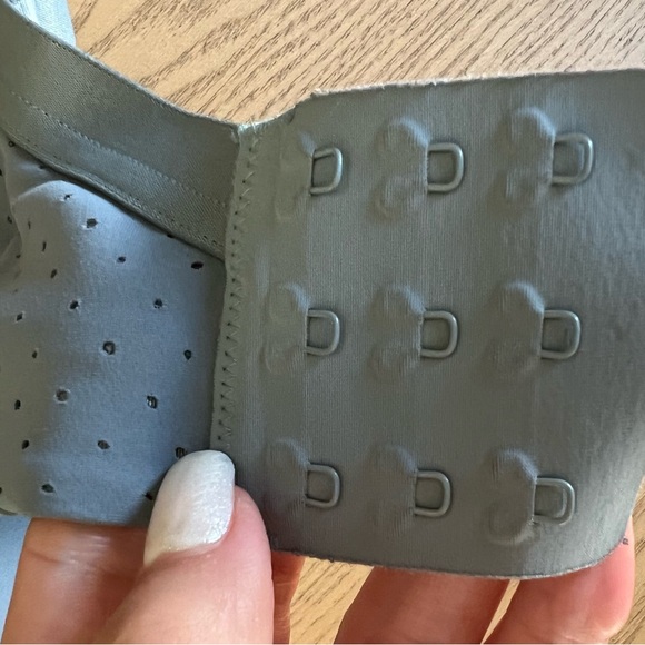 32D Lululemon Sports Bra - Picture 4 of 7